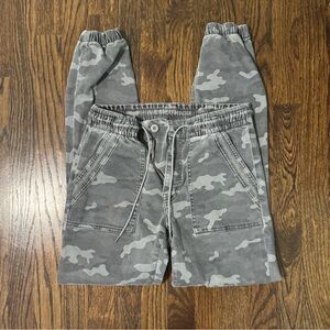 American Eagle Outfitters Gray Camo Joggers